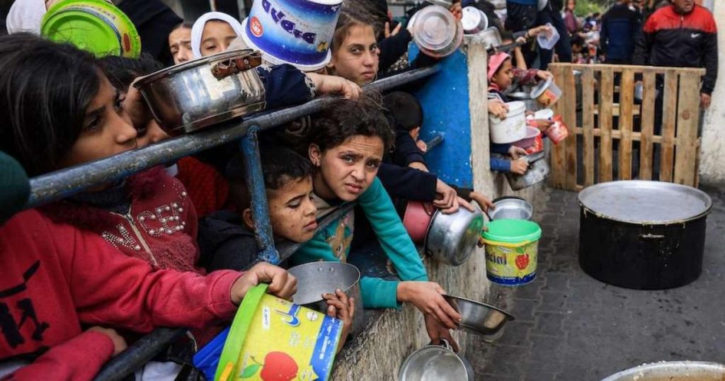 الإعلام الحكومي بغزة: القطاع على شفا الموت الجماعي