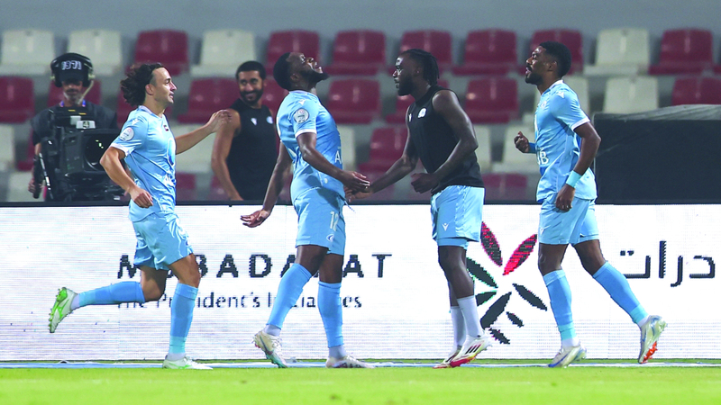 بني ياس يهدي نقاط «الملك» إلى شباب الأهلي