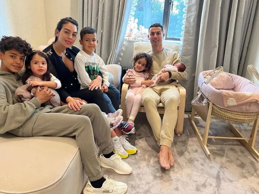 وظيفة في منزل رونالدو براتب مليون يورو!