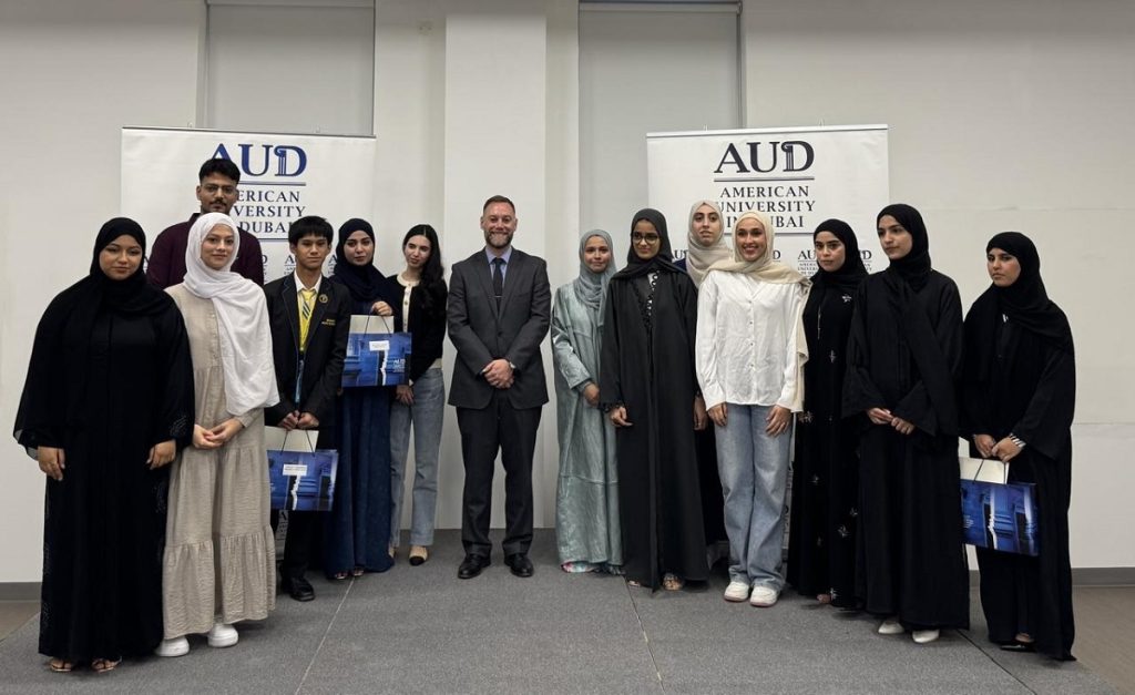 “الأميركية دبي” تتوج فوجاً جديداً من الطلبة المبدعين في الإعلام