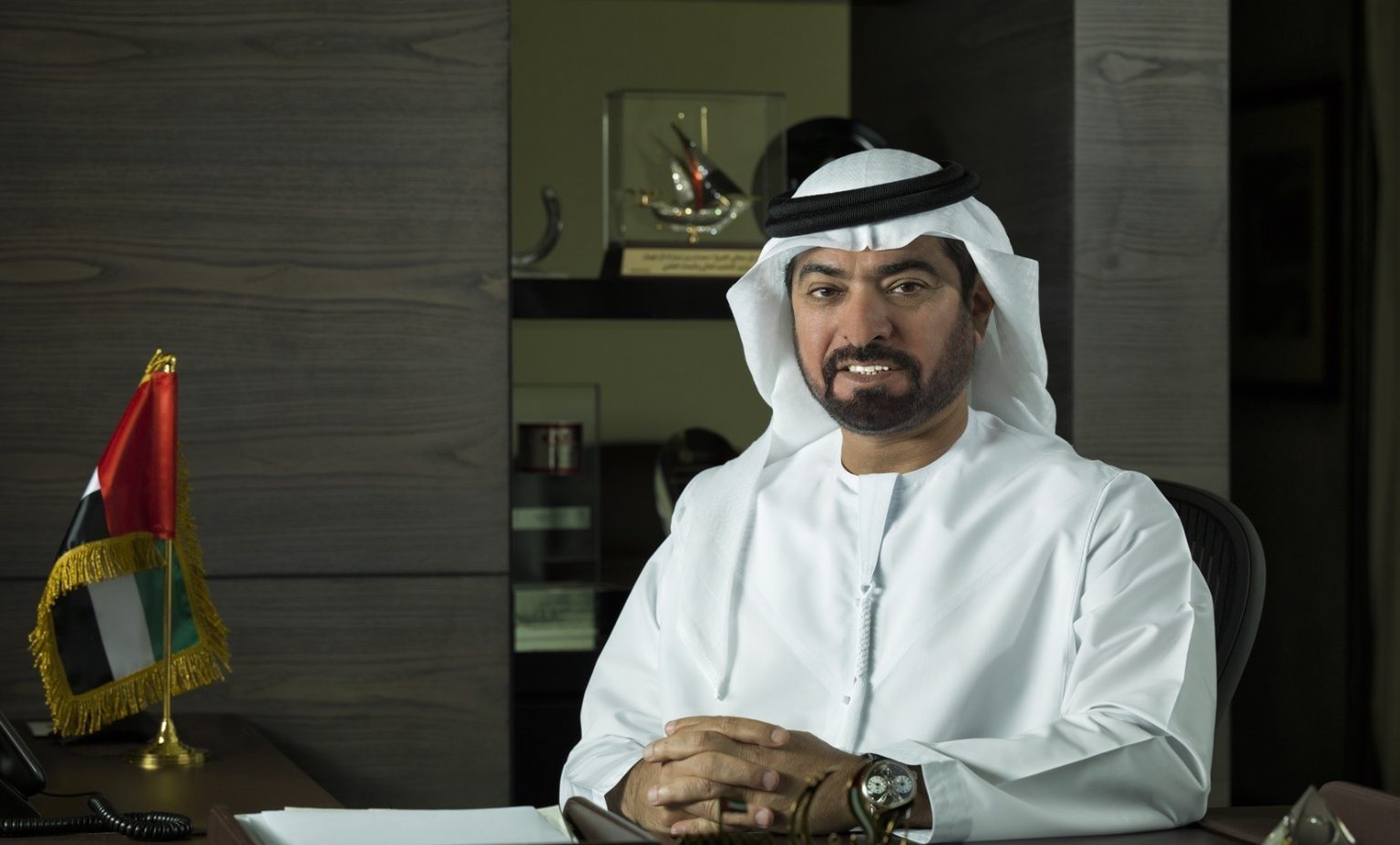 حمدان بن مبارك يهنئ شباب الأهلي بلقب الكأس الأغلى