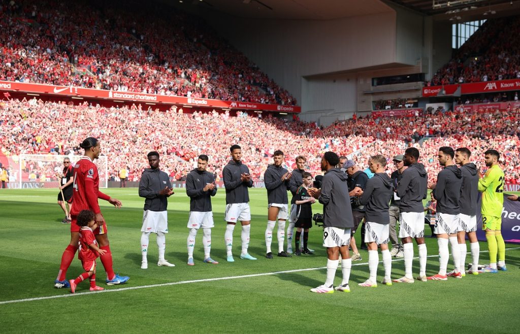 أرسنال يحتفي بليفربول قبل أن يقتنص منه نقطة التعادل