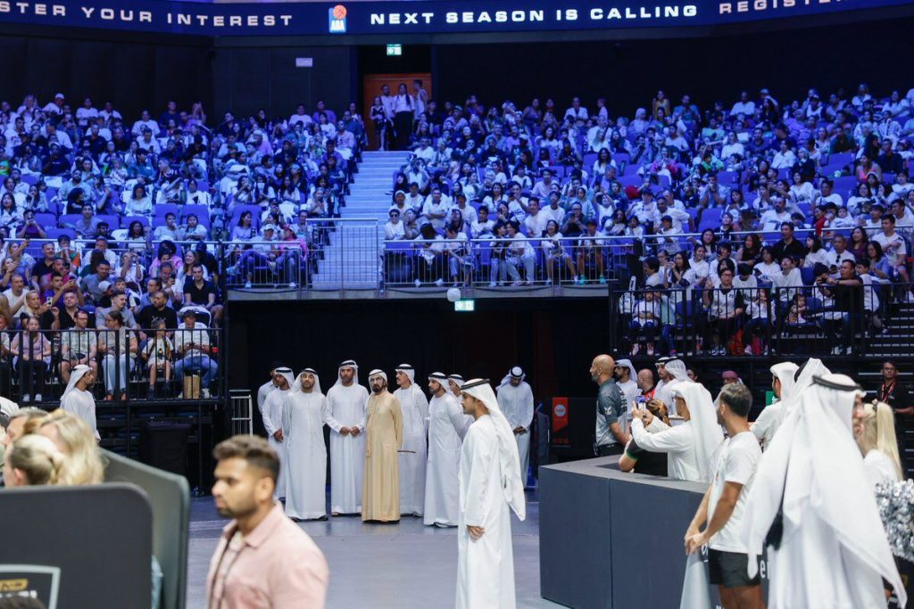 محمد بن راشد يشهد جانباً من مباراة ربع النهائي لدوري الرابطة الأدرياتيكي في دبي