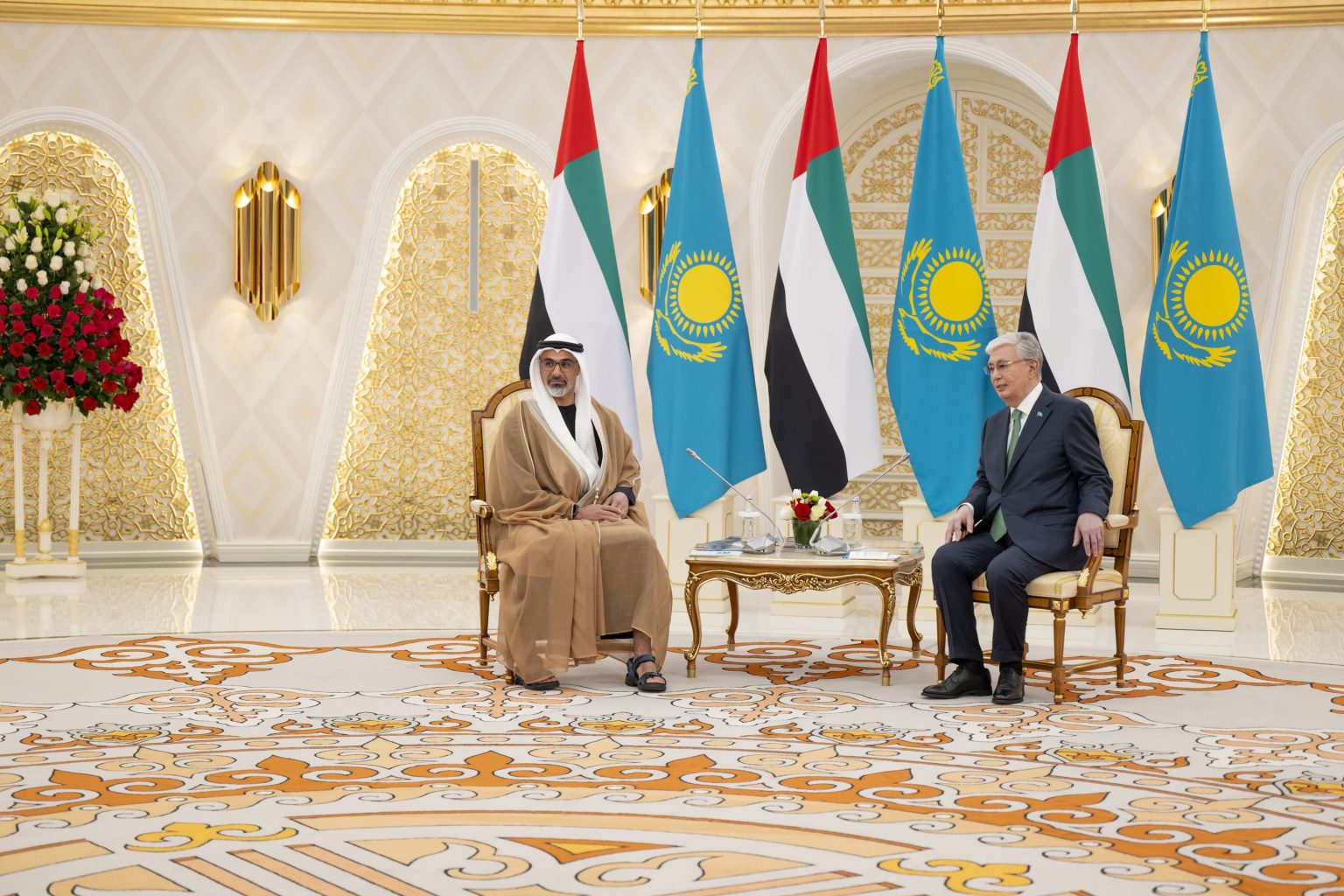 خالد بن محمد بن زايد يبحث العلاقات مع رئيس كازاخستان في أستانا