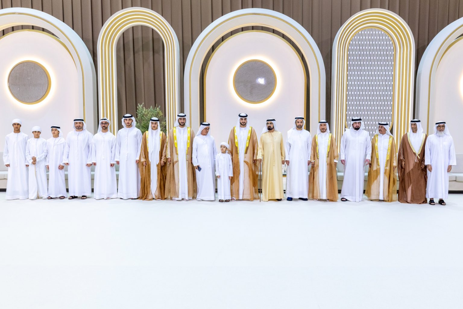 محمد بن راشد يحضر أفراح آل مكتوم