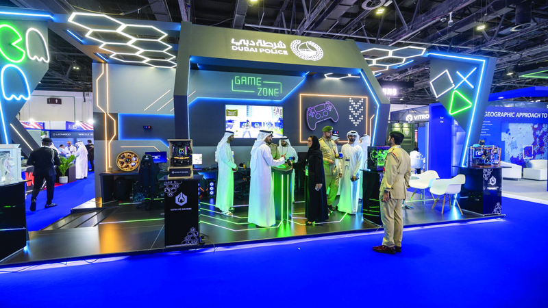 «استوديو الصُنّاع» يعزز مفاهيم الأمن بأدوات إبداعية