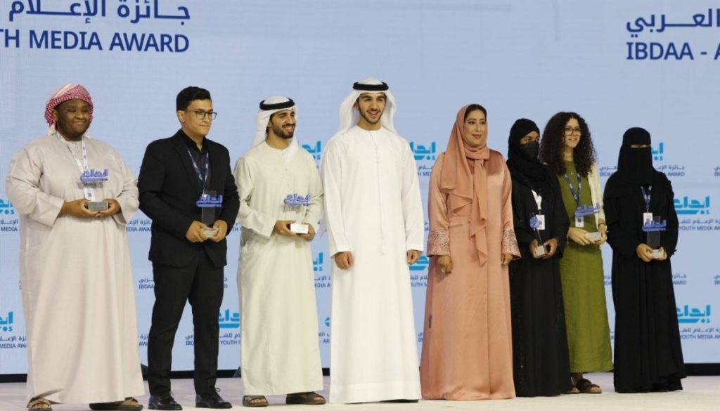 محمد بن راشد بن محمد بن راشد يكرم الفائزين بجائزة «إبداع»