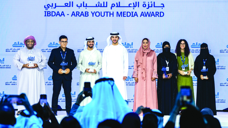 محمد بن راشد بن محمد يكرّم الفائزين بجائزة الإعلام للشباب العربي «إبداع»