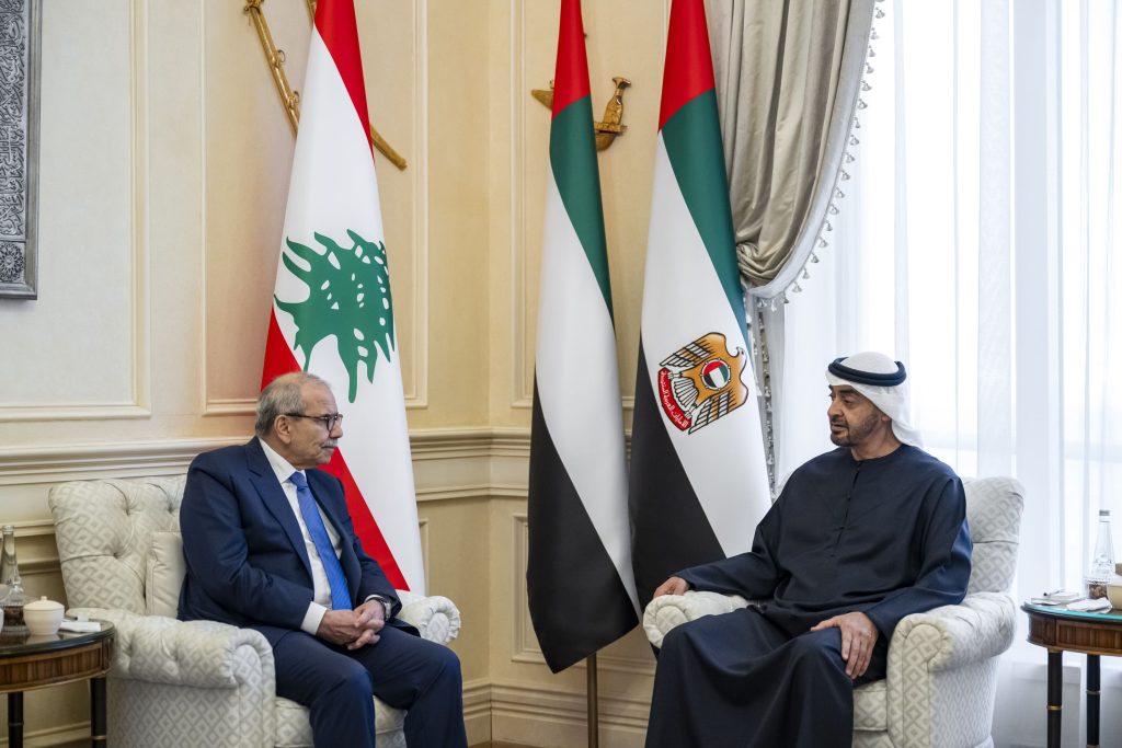 رئيس الدولة يؤكد موقف الإمارات الثابت تجاه وحدة لبنان وسيادته وسلامة أراضيه