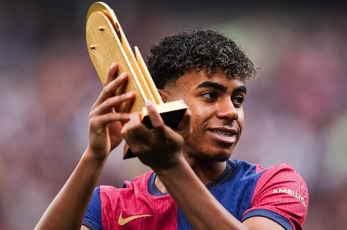 برشلونة يجدد عقد لامين جمال حتى عام 2031