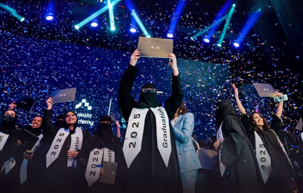 تعزيز المواهب الرقمية.. تخرج 196 مطوّرة سعودية من أكاديمية مطوري آبل