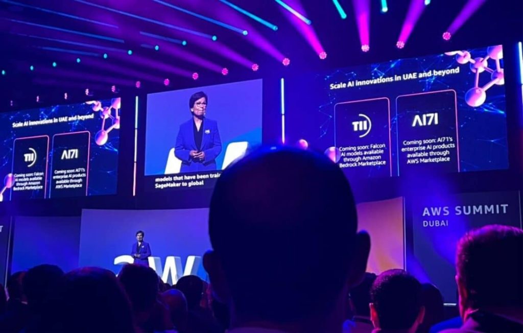 بالتعاون مع أمازون.. “الابتكار التكنولوجي” و”AI71″ يطلقان حلول الذكاء الاصطناعي الإماراتية عالميًا