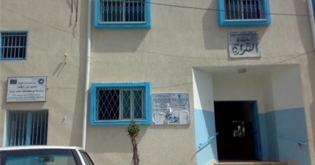 الهلال الأحمر: توقف عيادة القرارة عن العمل بعد قصفها من طائرات الاحتلال
