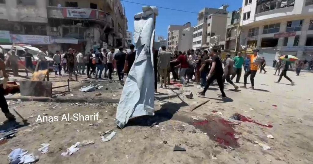 بالفيديو: الاحتلال يستهدف عناصر شرطة ومدنيين وسط غزة في “مجزرة السرايا”