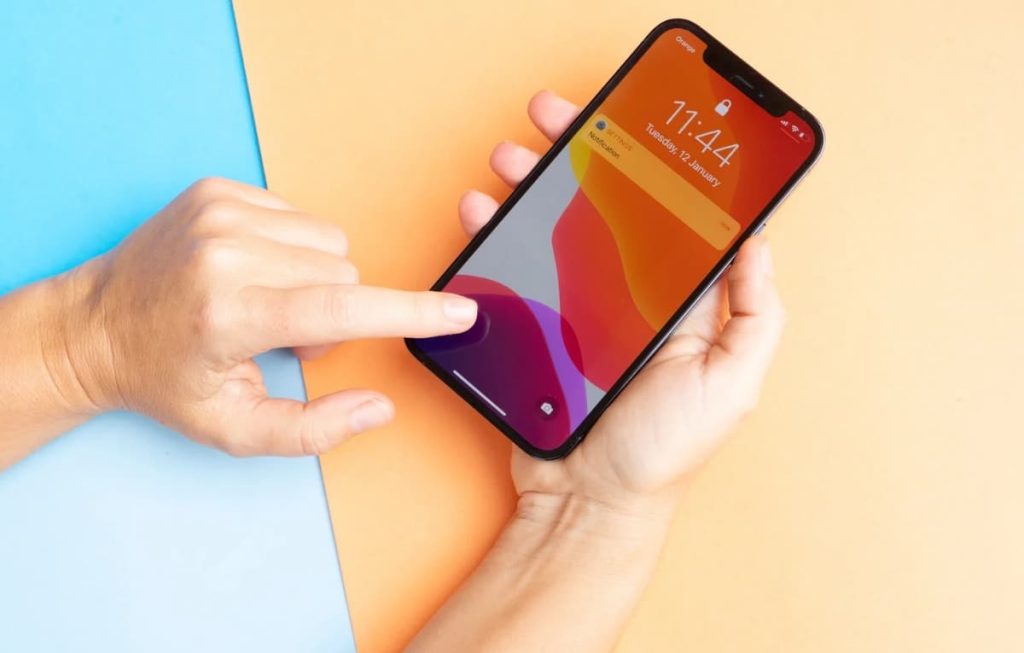 أهم مزايا الأمان المدمجة في هواتف آيفون وكيفية استخدامها