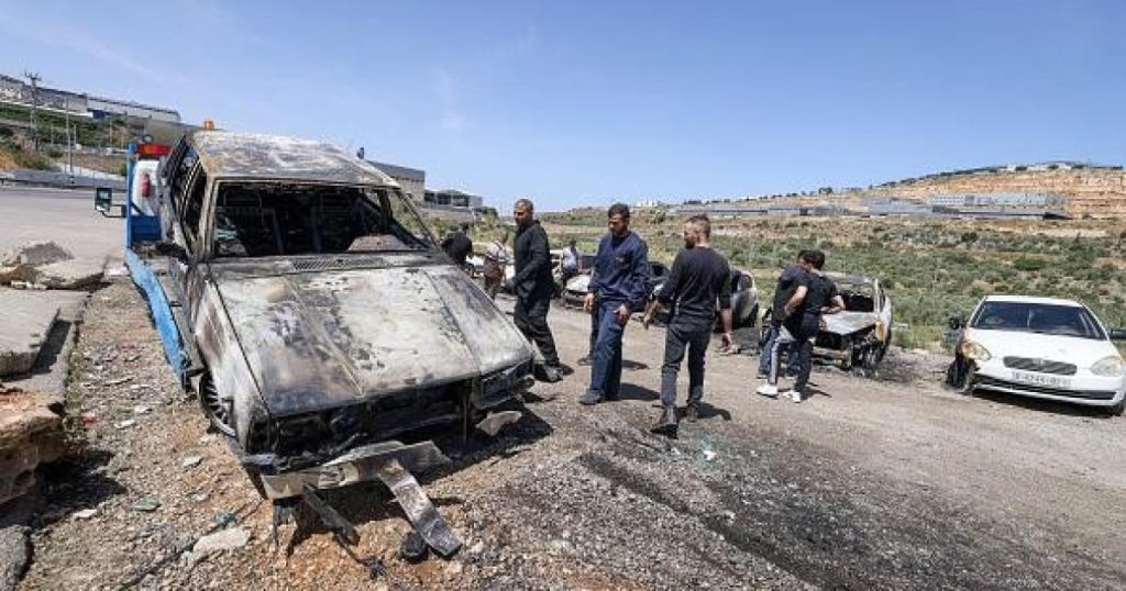 حرق منازل ومركبات فلسطينية في هجوم لمستوطنين على “بروقين” غرب سلفيت