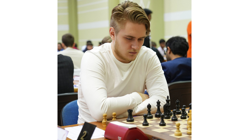 الروسي غريبنيف ينفرد بصدارة «دبي المفتوحة للشطرنج»