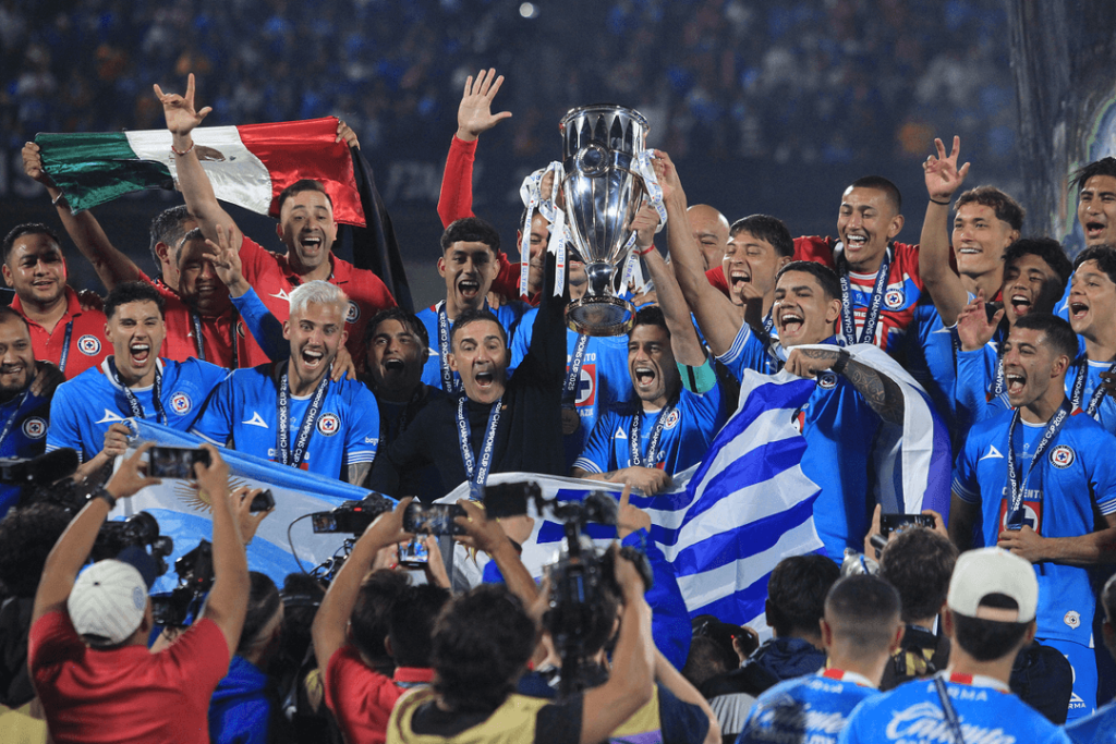 أطاح بـ”قاهر ميسي”.. كروس أسول المكسيكي بطل دوري أبطال كونكاكاف