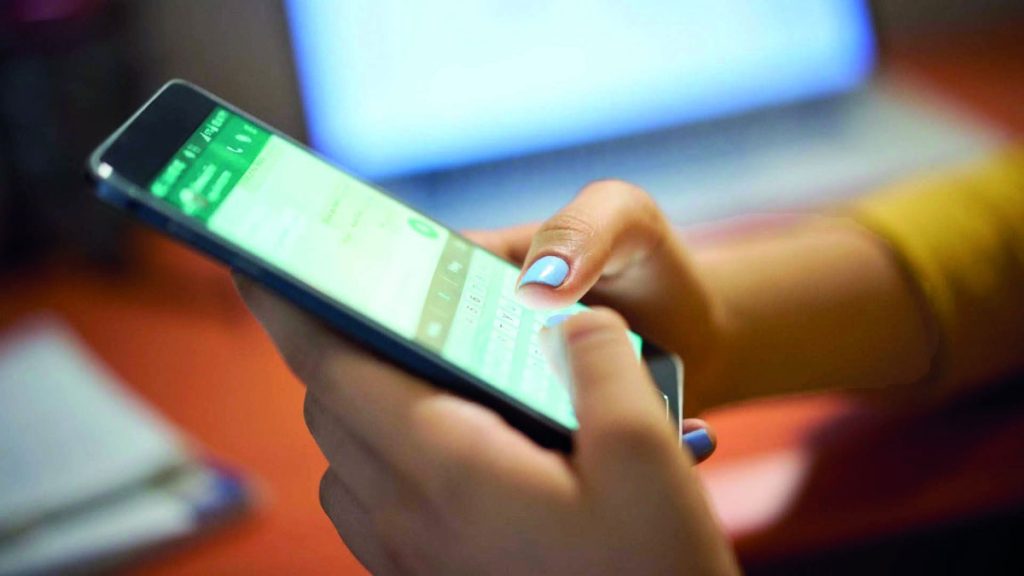 تربويون وقانونيون يحذرون: التنمر الرقمي يُهدّد الصحة النفسية للطلبة