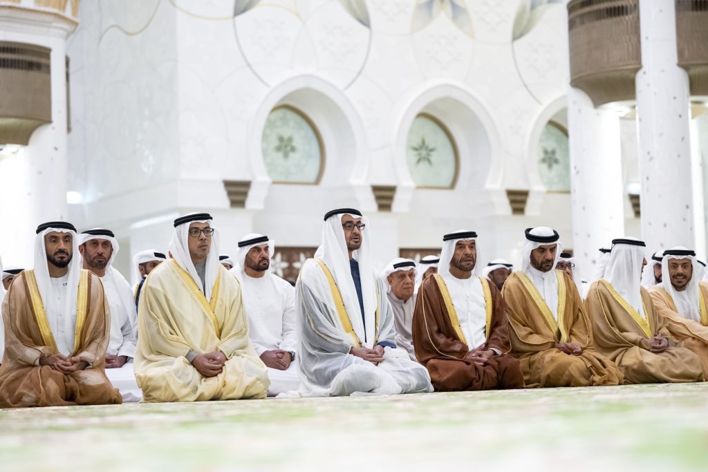 رئيس الدولة يؤدي صلاة عيد الأضحى في جامع الشيخ زايد بأبوظبي
