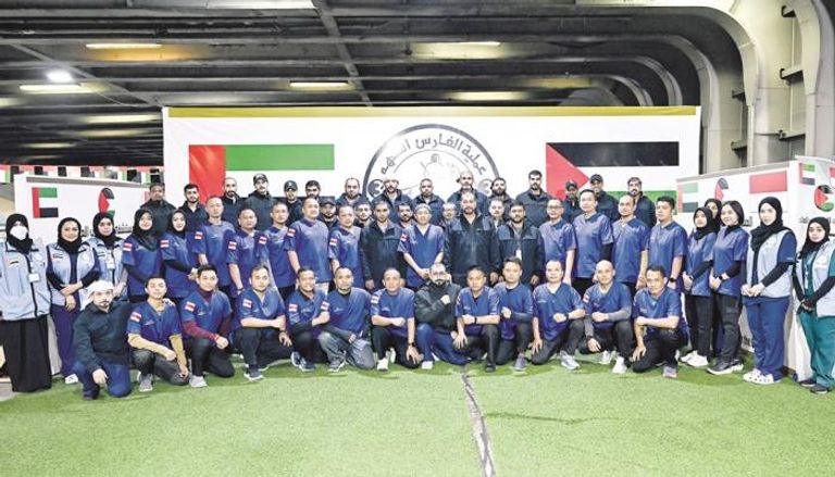 أعضاء البعثة الطبية الإماراتية في غرة يؤدون صلاة عيد الأضحى بالمستشفى الميداني