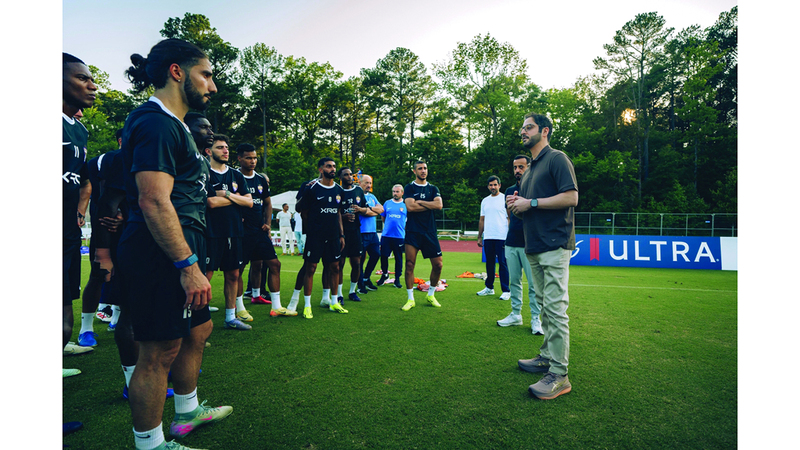 سلطان بن حمدان يشيد بالتزام وانضباط لاعبي العين في معسكر واشنطن