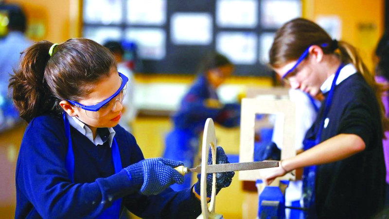 «الشارقة للتعليم الخاص» تُقيّم «العمل لأربعة أيام»