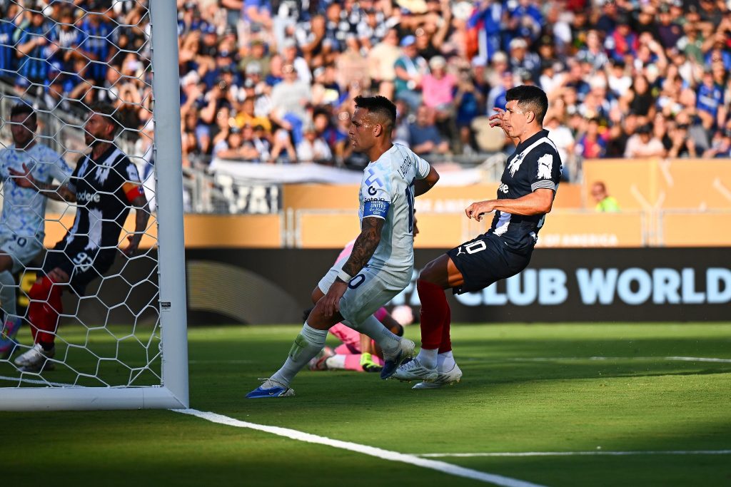 انتر ميلان يقدم للعالم درساً جديداً في استغلال الكرات الثابتة (فيديو)