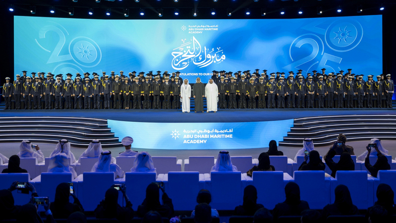خالد بن محمد يشهد حفل تخريج الدفعة الأولى من أكاديمية أبوظبي البحرية