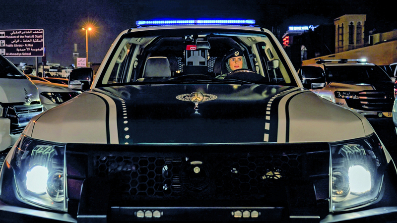 آمنة البلوشي «سائقة دورية» مثالية في شرطة دبي