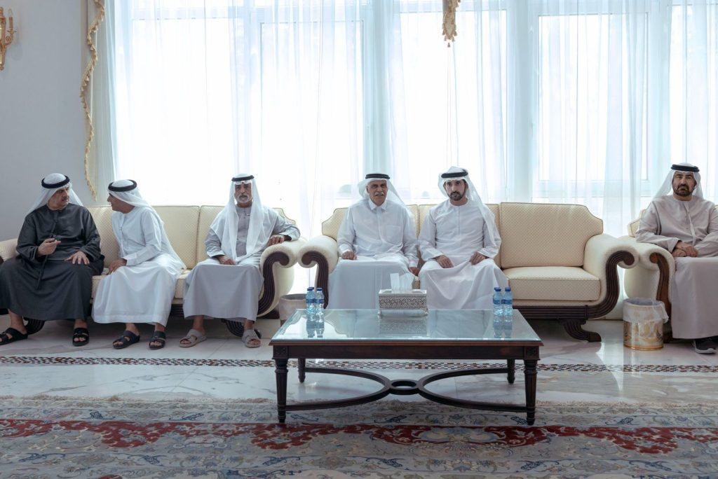 حمدان بن محمد يقدّم واجب العزاء في وفاة محمد إبراهيم عبيدالله