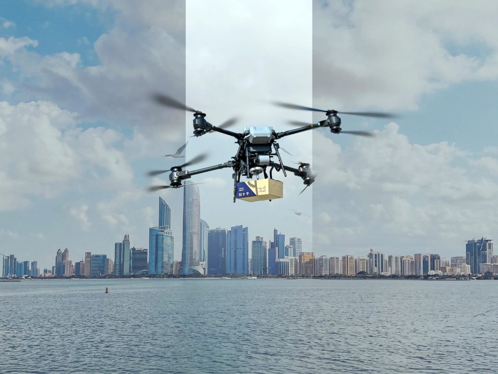 إجراء أول تجربة لتوصيل الطرود بطائرة درون في أبوظبي