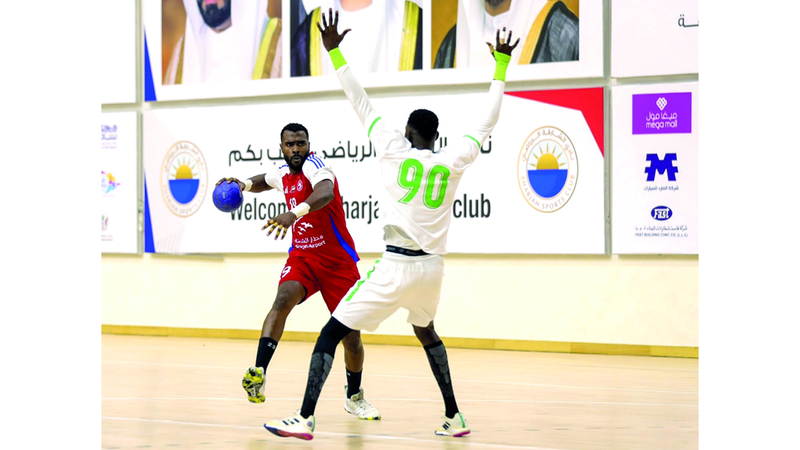 «يد الشارقة» تحتفظ بخدمات الصانعي وفايز