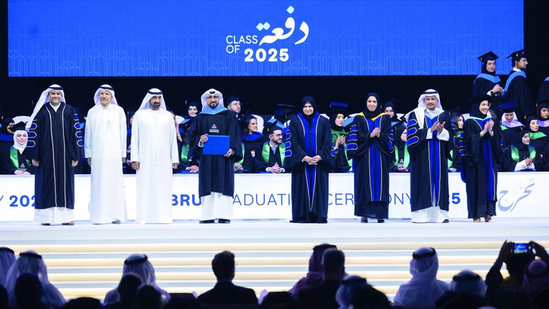 أحمد بن سعيد يشهد حفل تخريج طلبة جامعة محمد بن راشد للطب والعلوم الصحية