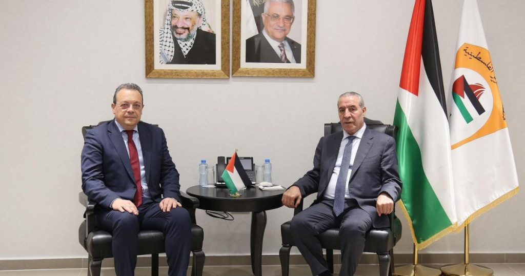 تفاصيل لقاء حسين الشيخ مع أعضاء من حزب “سيريزا” اليوناني