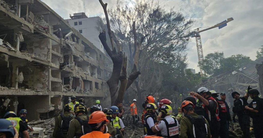 بالفيديو والصور: إصابات ودمار واسع – أول رد إيراني على قصف واشنطن لمنشآتها النووية