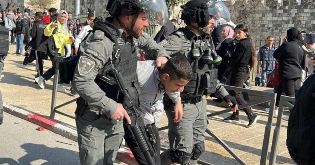 الاحتلال يعتقل طفلين من طمون بعد استدعائهما للتحقيق