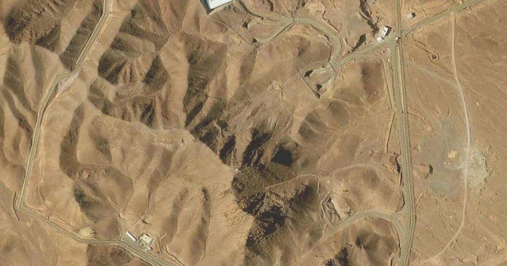 صور أقمار صناعية ترصد نشاطا غير معتاد في “فوردو” قبيل الضربة الأميركية