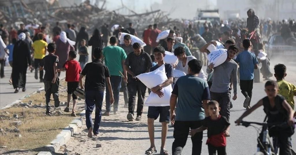 27 شهيدا وعشرات الإصابات في مجزرة إسرائيلية قرب مركز مساعدات شمال رفح