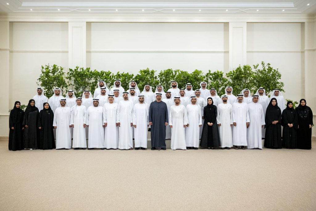 رئيس الدولة يستقبل وفد مكتب شؤون حجاج الإمارات ويشيد بجهودهم