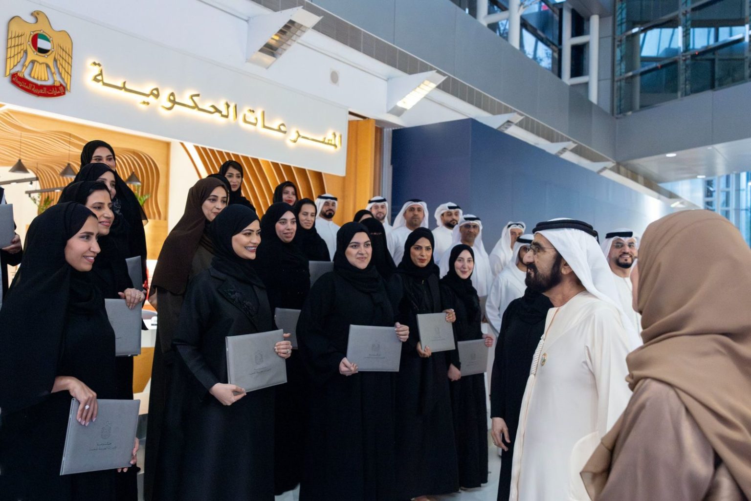 محمد بن راشد يشهد تخريج دفعة جديدة من منتسبي دبلوم المسرعات الحكومية