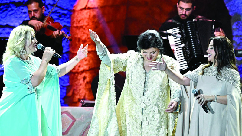 «ديوانية حب» نسائية في «بيت الدين».. طرب بمشاركة رئيس وزراء لبنان