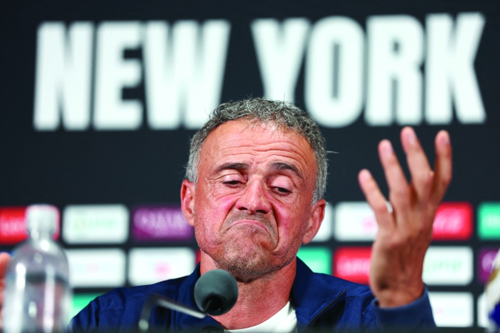 إنريكي يكشف سر نجاح باريس سان جيرمان.. ويختار أفضل مدرب في العالم