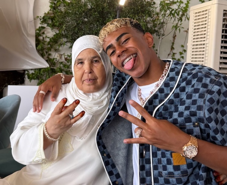 بحضور جدته.. لامين جمال يحتفل بعيد ميلاده (صور)