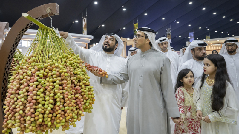 منصور بن زايد يؤكد أهمية دعم المزارعين في تعزيز الأمن الغذائي