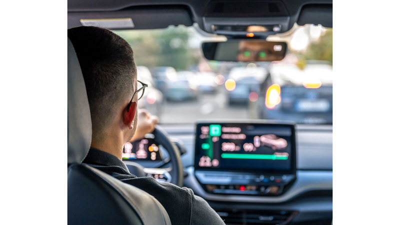 6 شروط لاستبدال رخصة القيادة الوطنية بـ «الإماراتية» للمقيمين من 53 جنسية