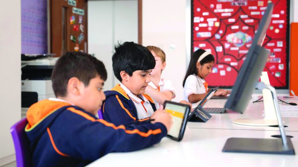 تحديد التزامات المدارس ومراكز الطفولة لتطبيق سياسة تعليم «العربية» في دبي