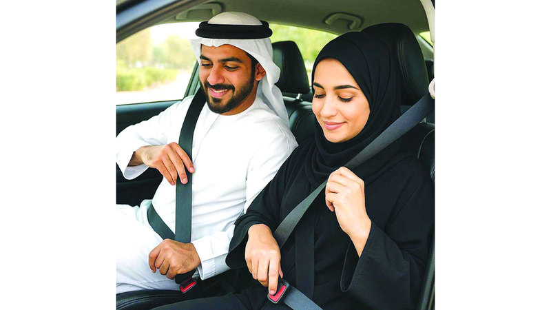 سائقون يتلقون مخالفات مرورية ارتكبها مرافقون لهم