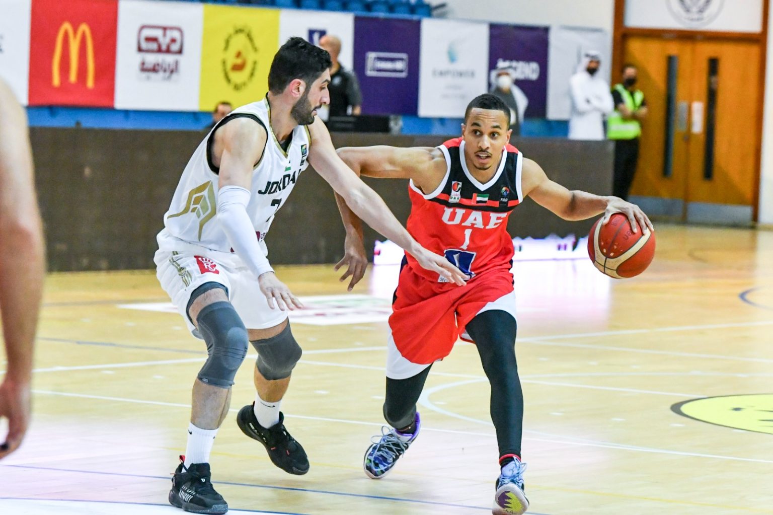 “أبيض السلة” يدشن بطولة المنتخبات العربية بلقاء الكويت الجمعة