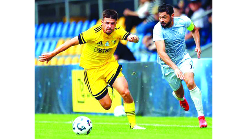 خورفكان يهزم لافنيتز.. ويتعاقد مع الهولندي سيرانو